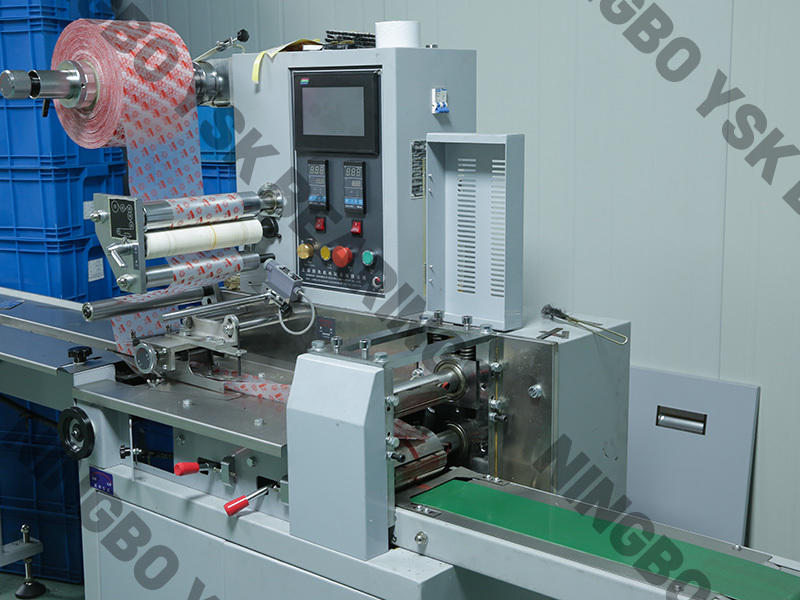AUTOMATIC POUCH PACKING MACHINE